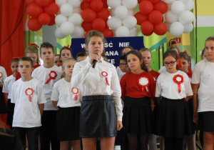 Występ chóru szkolnego.