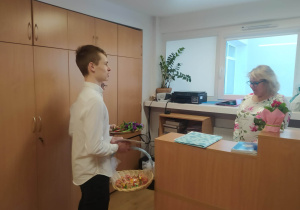 Uczeń składa życzenia