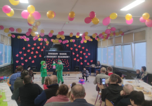 Uczniowie recytują wiersze