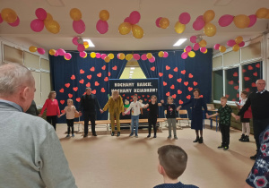 Wspólna zabawa wnuczków z dziadkami
