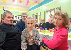 Uczennica z dziadkami