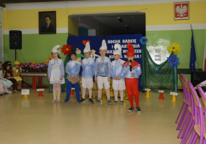 Najliczniejsza grupa smerfów: Papa Smerf - Adam Szymański, Zgrywus - Szymon Adamus, Maruda - Łukasz Tomczyk, Osiłek - Jakub Sadowski, Smerf Dzikus - Franciszek Sadowski i Smerfetka - Hanna Jeziorska.