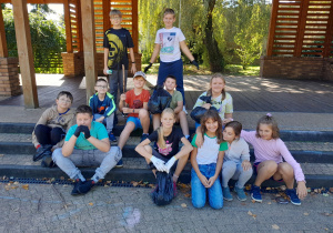 Klasa IV a sprząta park
