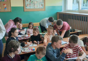 Wspólne wykonywanie kropkowych zadań.