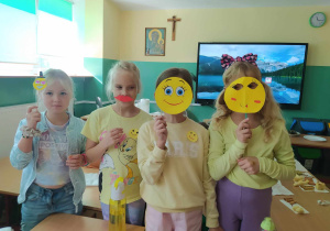 Uśmiechnięta maska - klasa 2a.