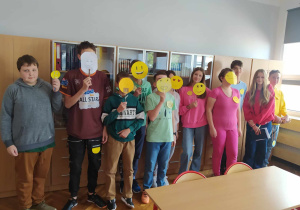 Uśmiechnięta maska - 7a.