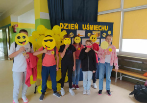 Uśmiechnięta maska - klasa 6b.