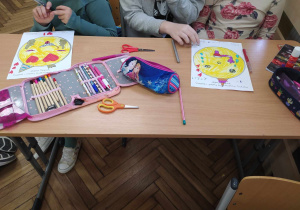 Powstają piękne prace plastyczne.