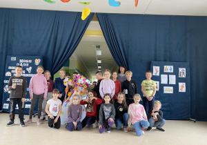 Klasa 2a na zdjęciu z Marzanną.