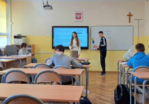 Uczniowie prowadzą lekcje.