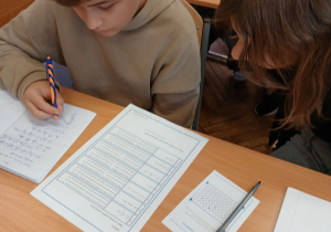 Praca w grupach na matematyce.