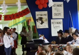 Reymont i jego goście - scena z przedstawienia.