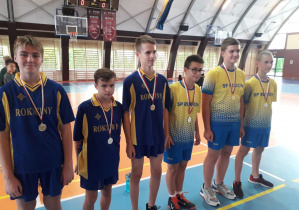 Reprezentanci szkoły w zawodach koszykarskich