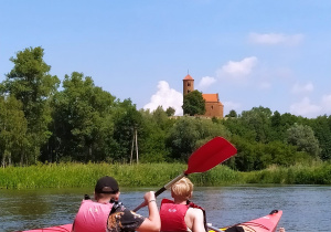 Uczniowie podziwiają piękne widoki.