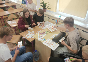 Samorząd Uczniowski przygotowujący się do akcji.