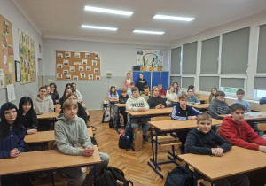 Uczniowie przed konkursem.