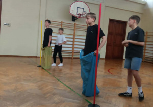 Bieg w workach.